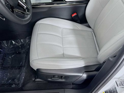 Used 2025 Land Rover Range Rover Evoque S image 20