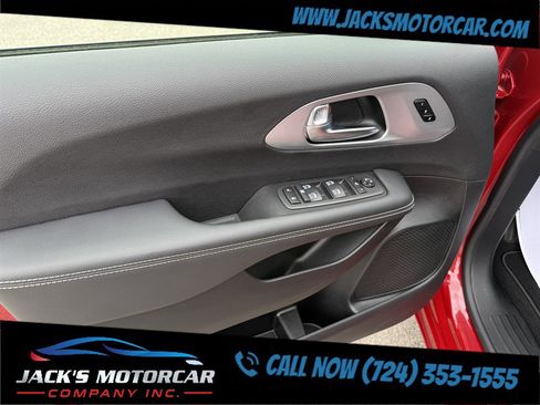 Used 2026 Chrysler Pacifica Limited w/ S Appearance Package image 33