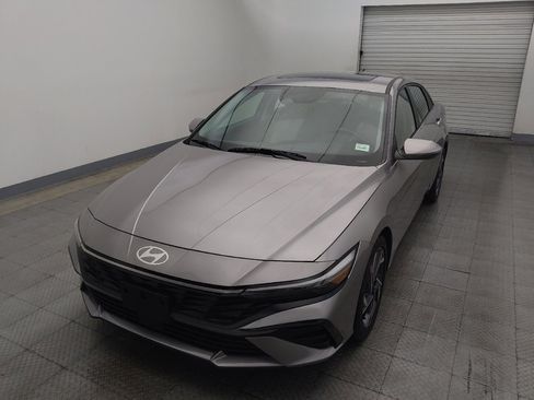 Used 2025 Hyundai Elantra Limited FWD image 15
