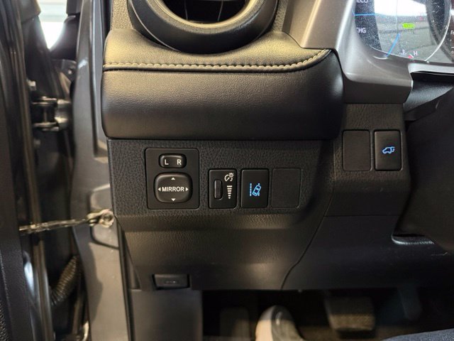Used 2018 Toyota RAV4 XLE w/ Convenience Package AWD/4WD image 19