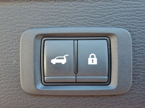 Used 2024 Mitsubishi Outlander SE image 32