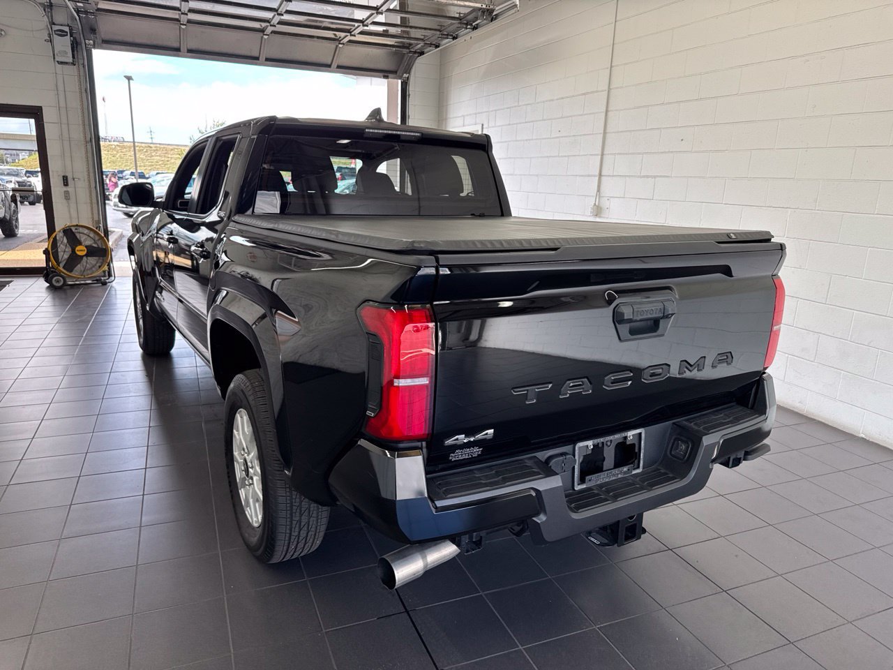 Used 2024 Toyota Tacoma SR5 AWD/4WD image 6