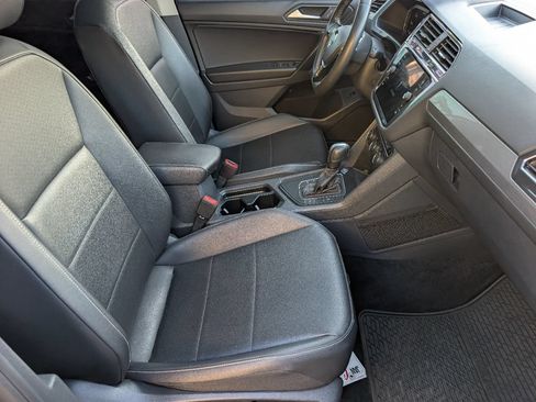 Used 2021 Volkswagen Tiguan SEL FWD image 12