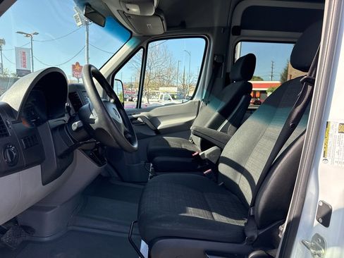 Used 2018 Mercedes-Benz Sprinter 2500 image 5
