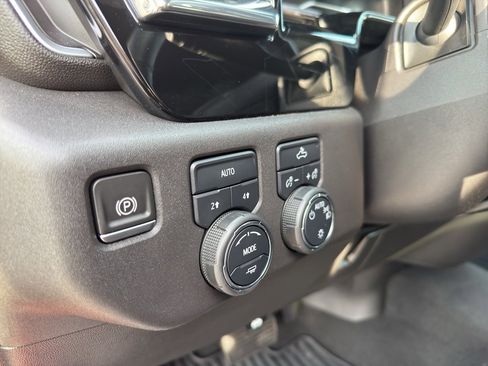 Used 2023 Chevrolet Silverado 1500 LT image 13