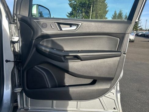 Used 2020 Ford Edge SEL image 25