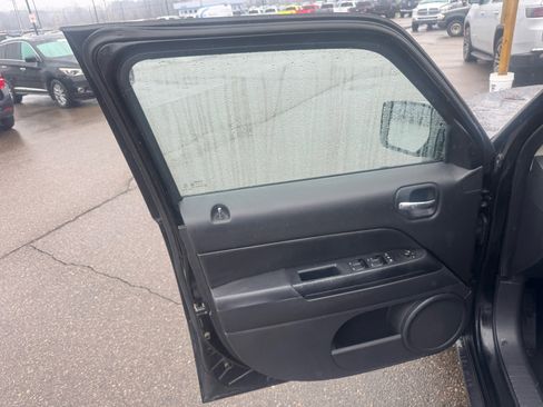 Used 2014 Jeep Patriot High Altitude image 15