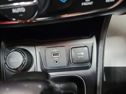 Used 2019 Jeep Cherokee Limited image 44