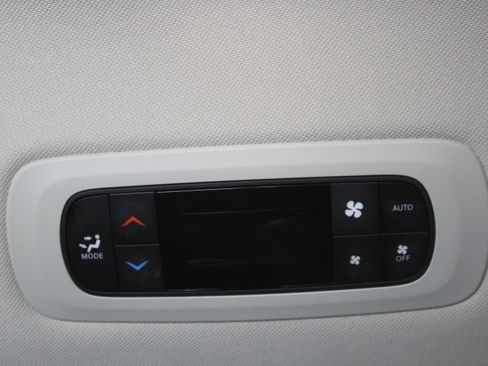 Used 2024 Chrysler Pacifica Touring-L FWD image 38