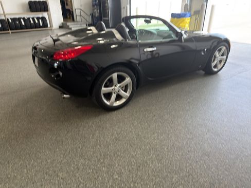 Used 2008 Pontiac Solstice Convertible w/ Premium Package RWD image 3