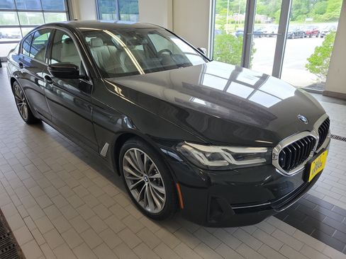 Used 2023 BMW 530i xDrive w/ Convenience Package AWD/4WD image 3