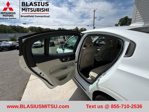 Used 2019 Volvo S60 T5 Momentum w/ Multimedia Package FWD image 43