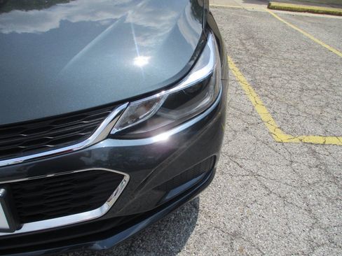 Used 2018 Chevrolet Cruze LT w/ Convenience Package FWD image 25