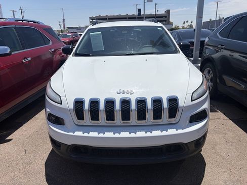Used 2016 Jeep Cherokee Sport w/ Trailer Tow Group FWD image 3