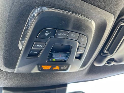 Used 2025 Toyota Corolla SE w/ SE Premium Package FWD image 28
