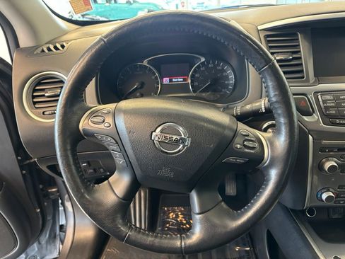 Used 2020 Nissan Pathfinder SL AWD/4WD image 16