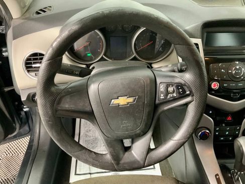 Used 2013 Chevrolet Cruze LS image 14