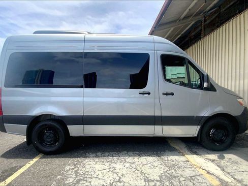 Used 2025 Mercedes-Benz Sprinter 2500 image 8