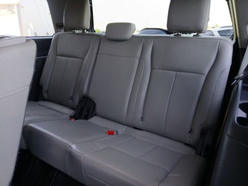 Used 2019 Ford Expedition XLT w/ Equipment Group 202A RWD image 5