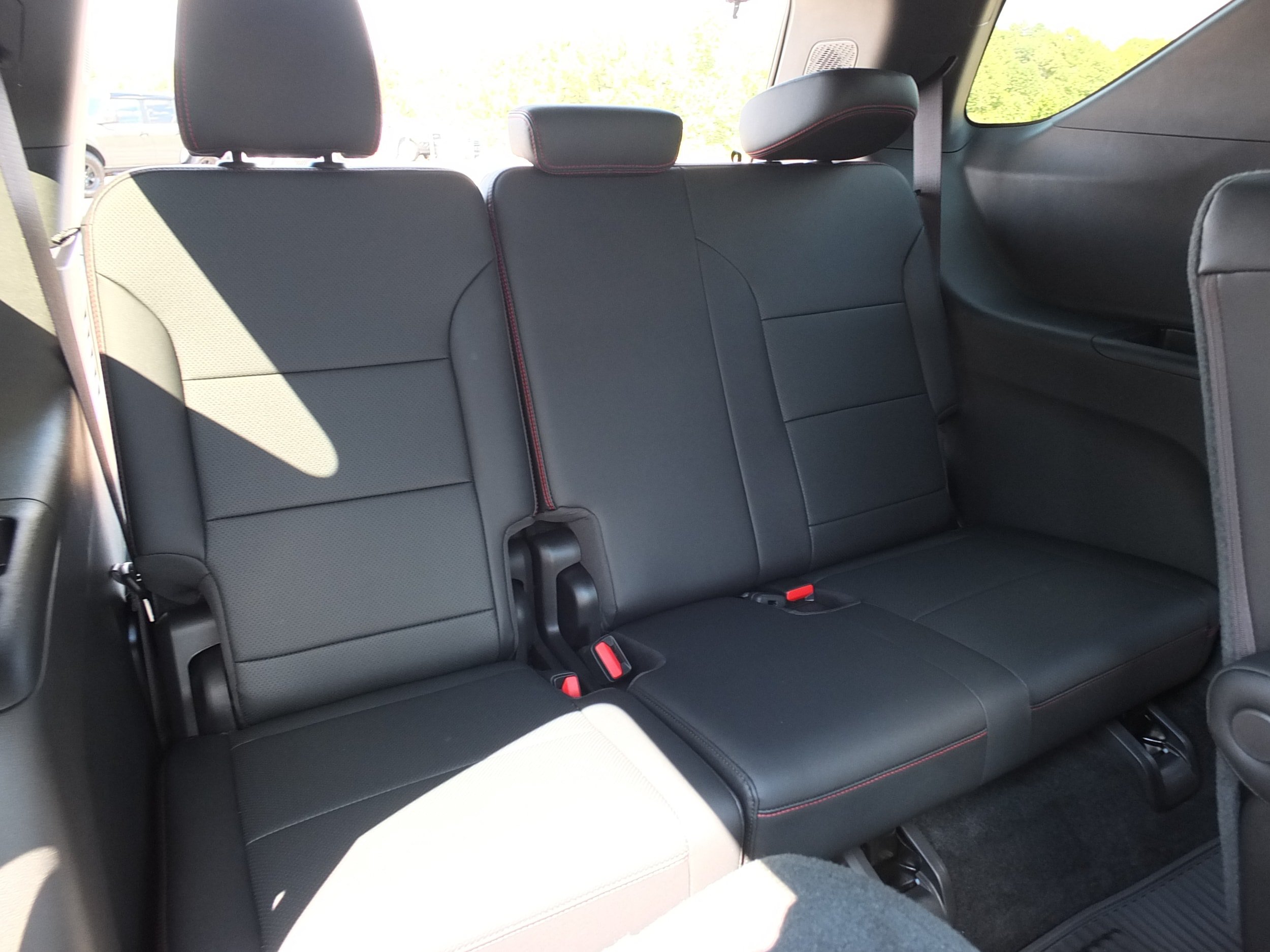 Used 2025 Chevrolet Traverse RS w/ LPO, Floor Liner Package FWD image 16