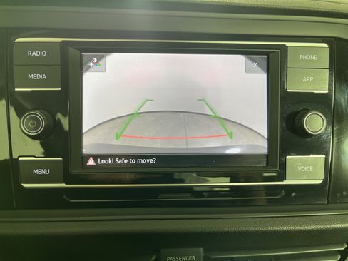 Certified 2023 Volkswagen Jetta SE w/ Panoramic Sunroof Package image 29