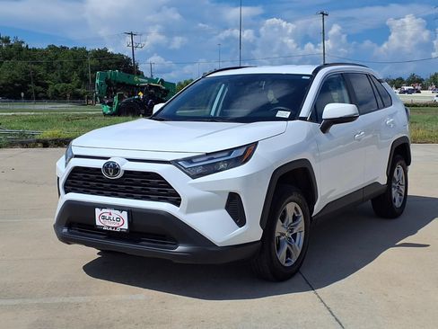 Certified 2025 Toyota RAV4 XLE FWD image 3