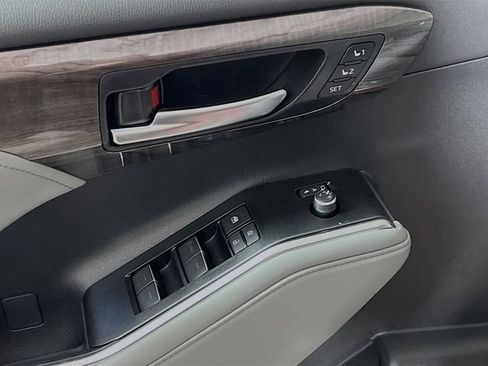 New 2026 Toyota Highlander Platinum AWD/4WD image 14