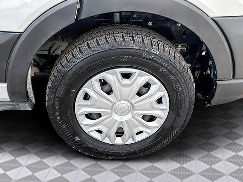 Used 2023 Ford E-Transit Low Roof image 28