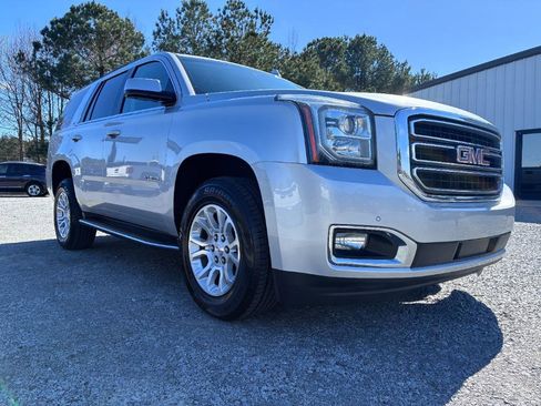 Used 2017 GMC Yukon SLT AWD/4WD image 3