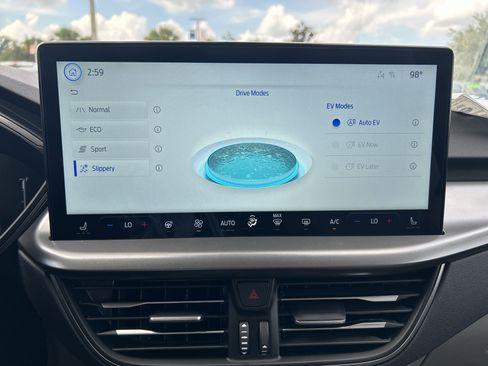 New 2025 Ford Escape SE image 27