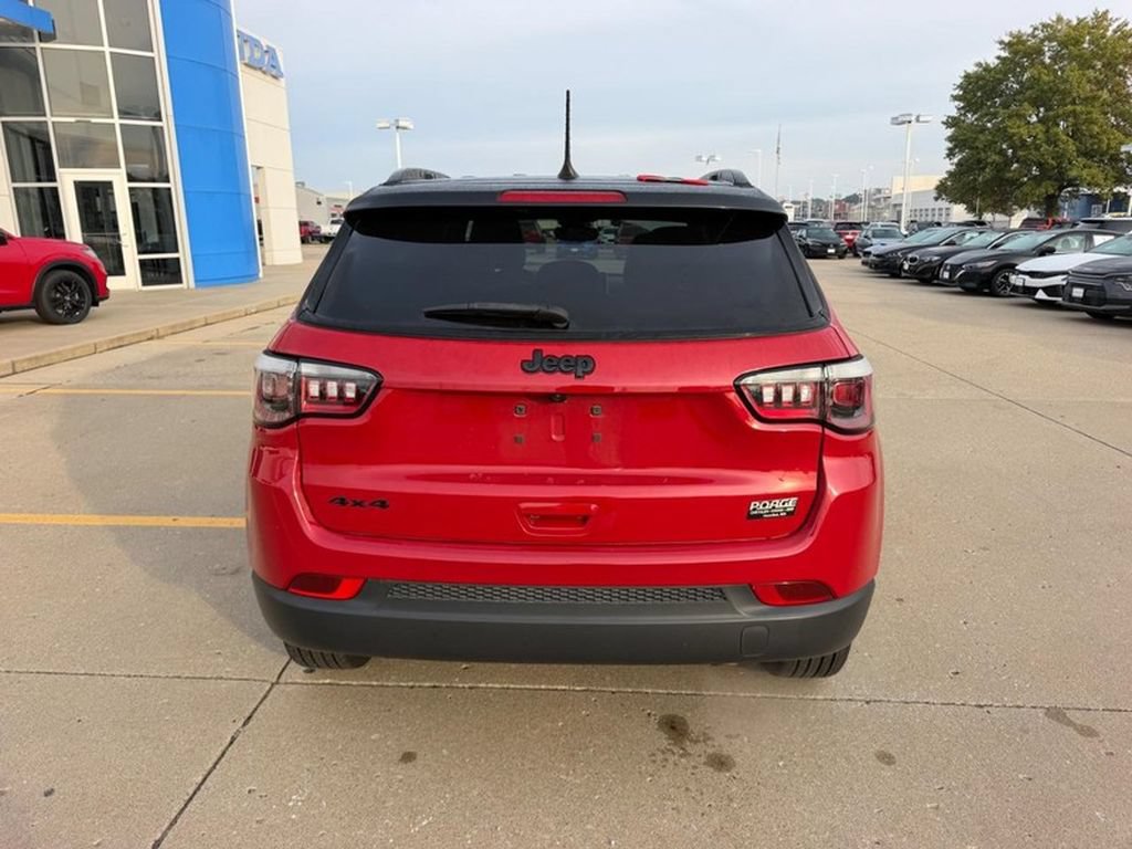 Used 2023 Jeep Compass Latitude w/ Convenience Group AWD/4WD image 3