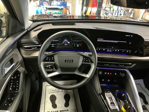 Used 2025 Audi Q5 Premium Plus w/ Premium Plus AWD/4WD image 17