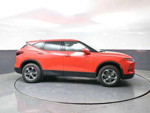 Used 2025 Chevrolet Blazer LT FWD image 4