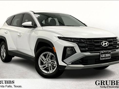 Used 2025 Hyundai Tucson SE AWD/4WD image 1