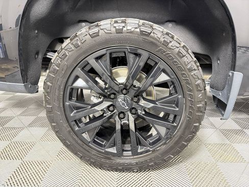 Used 2021 Chevrolet Silverado 1500 High Country w/ Technology Package AWD/4WD image 15