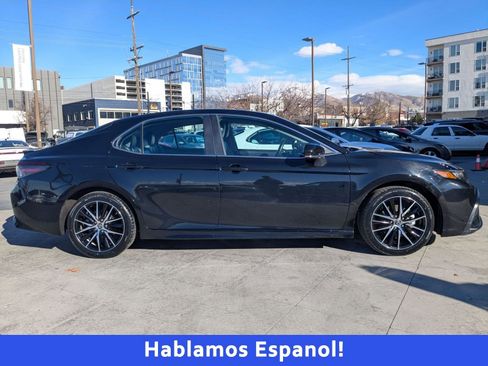 Used 2024 Toyota Camry SE image 2