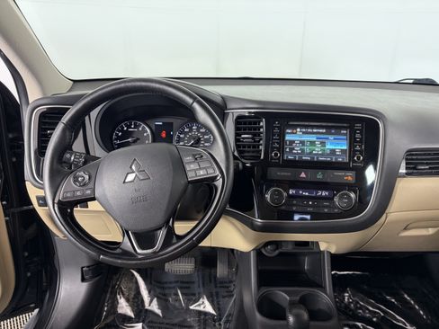 Used 2016 Mitsubishi Outlander SEL AWD/4WD image 3