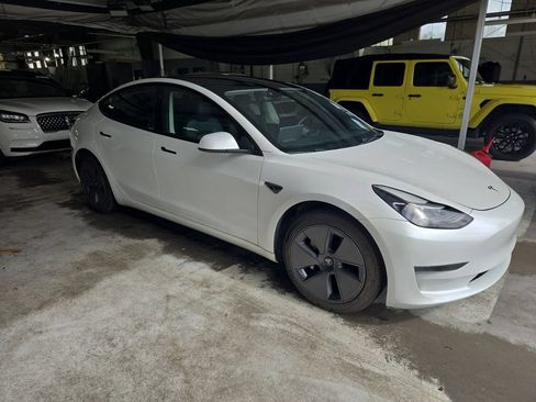 Used 2023 Tesla Model 3 Standard Range RWD image 3