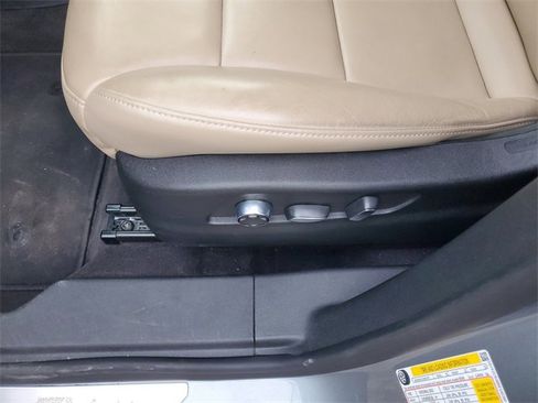 Used 2024 Cadillac XT4 Premium Luxury image 16