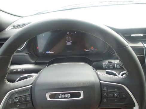 Used 2024 Jeep Grand Cherokee Altitude AWD/4WD image 26