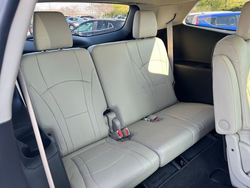 Used 2018 Buick Enclave Premium image 11