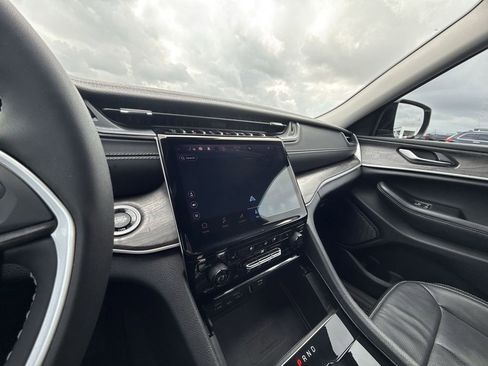 Used 2023 Jeep Grand Cherokee L Limited w/ Luxury Tech Group II image 20