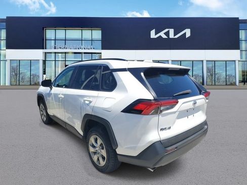 Used 2019 Toyota RAV4 LE AWD/4WD image 4
