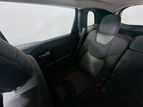 Used 2014 Jeep Cherokee Latitude w/ Comfort/Convenience Group image 12