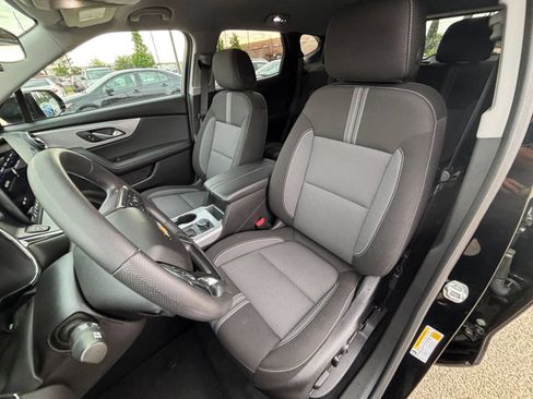 Used 2025 Chevrolet Blazer LT FWD image 37