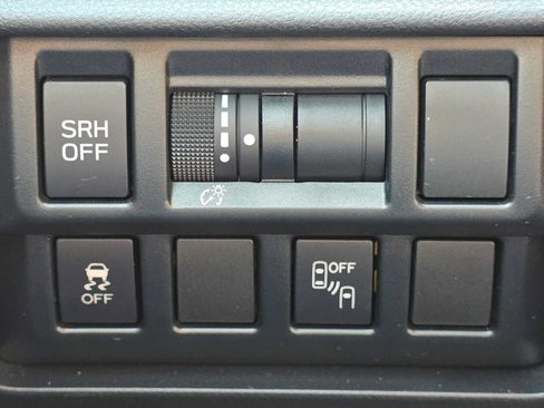 Used 2019 Subaru Crosstrek 2.0i Limited w/ Moonroof Package w/Navigation AWD/4WD image 32