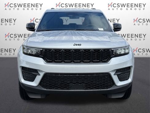 New 2025 Jeep Grand Cherokee Altitude image 8