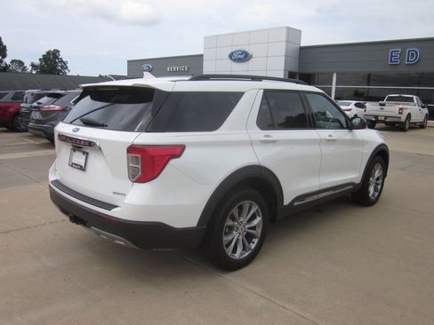 Used 2023 Ford Explorer XLT w/ Equipment Group 202A AWD/4WD image 5