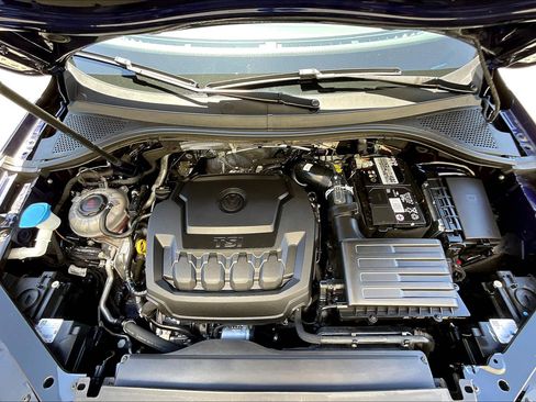 Certified 2022 Volkswagen Tiguan SE w/ Panoramic Sunroof Package image 9