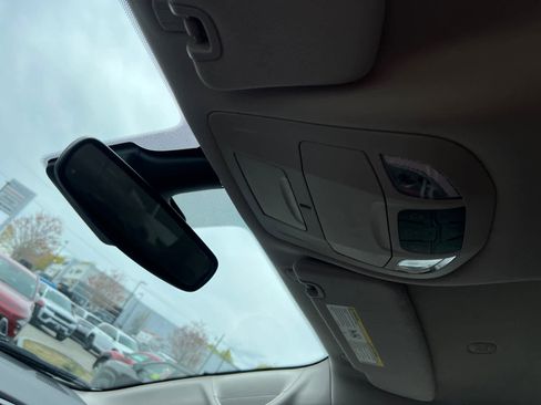 Used 2024 Chrysler Pacifica Touring-L FWD image 26